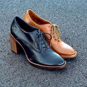 Patricia Nash Elegant Black and Tan Women's Heeled Oxfords